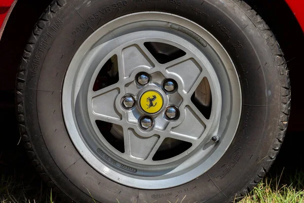 Dunaujvaros Ungarn 2021 Leichtmetallfelge Eines Alten Ferrari Auf Der Alfacity — Stockfoto