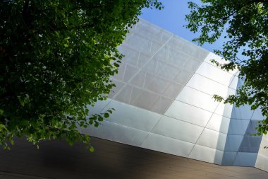 Münih, Almanya - 08: 25 2011: Münih, Almanya 'daki BMW Welt binasının mimari ayrıntıları.