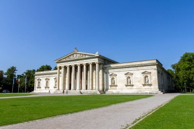 Glyptothek binası Münih, Almanya 'da bir yaz günü.