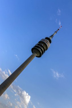Münih, Almanya - 08 25 2011: Olimpiyatların toplam yüksekliği 291 metre ve ağırlığı 52.500 ton. 190 metre yükseklikte bir gözlem platformu ve bir müze bulunmaktadır..