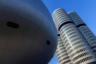 Münih, Almanya - 08: 25 2011: BMW Müzesi ve Almanya 'nın Münih merkezindeki Mimari Detay.