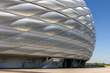 Münih, Almanya - 08: 26 2011: Almanya 'nın Münih kentindeki Allianz Arena stadyumu.