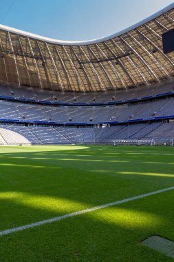 Münih, Almanya - 08: 26: 2011: Almanya 'nın Münih kentindeki boş Allianz Arena stadyumunun içi.