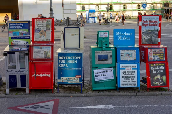 Monachium Niemcy Sierpień 2011 Skrzynki Gazety Centrum Monachium Niemcy — Zdjęcie stockowe