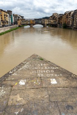 Ponte Vecchio, İtalya Floransa 'da Arno Nehri' ni geçen köprü..