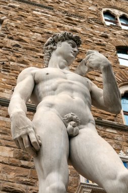 İtalya, Floransa 'daki Piazza della Signoria' daki Palazzo Vecchio 'nun önündeki Davut Heykeli' nin kopyası.
