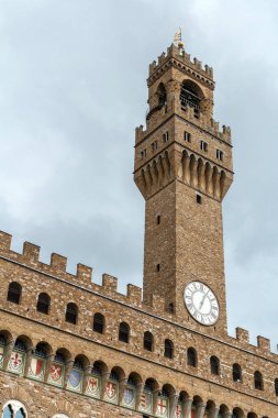 İtalya, Floransa 'daki Piazza della Signoria' da Vecchio Sarayı.