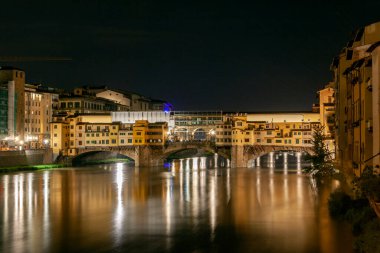 Ponte Vecchio, İtalya Floransa 'da Arno Nehri' ni geçen köprü..
