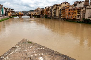 Ponte Vecchio, İtalya Floransa 'da Arno Nehri' ni geçen köprü..