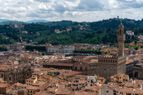 이탈리아 피렌체의 지붕들은 여름철 베키오 곳이다 피렌체 대성당 탑에서 바라본 — 스톡 사진