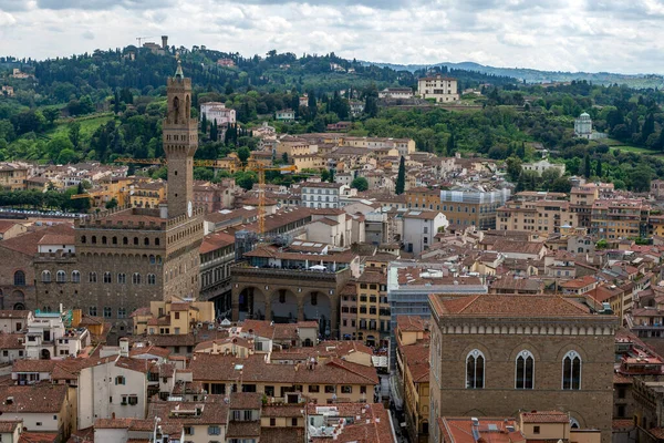 이탈리아 피렌체의 지붕들은 여름철 베키오 곳이다 피렌체 대성당 탑에서 바라본 — 스톡 사진