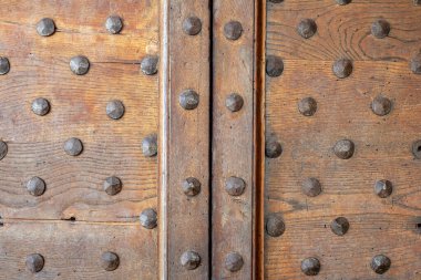 İtalya, Floransa 'daki Piazza della Signoria' daki Vecchio Sarayı 'nda ahşap kapılar..