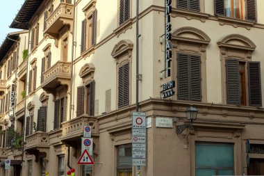 Florence, İtalya - 9 Mayıs 2010: Floransa sokaklarında bir yaz günü.