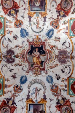 Florence, İtalya - 8 Mayıs 2010: Floransa, İtalya 'daki Uffizi galerisinin tavanında Fresco