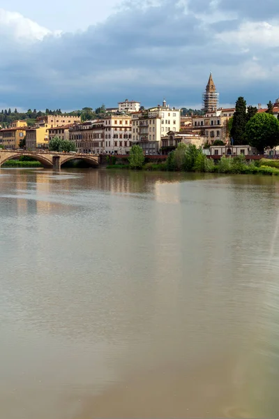 Ponte Alla Carraia Στη Φλωρεντία Μια Πεντάτοξη Γέφυρα Που Εκτείνεται — Φωτογραφία Αρχείου