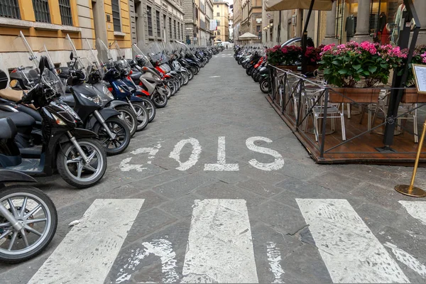 Florence Italy May 2010 Scooers Row Florence Italy — Stock Photo, Image