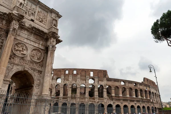 Αψίδα Του Κωνσταντίνου Μια Συννεφιασμένη Καλοκαιρινή Μέρα Στη Ρώμη Arco — Φωτογραφία Αρχείου