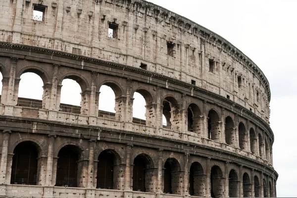 Roma Talya Bulutlu Bir Yaz Gününde Kolezyum Kolezyum Roma Forumu — Stok fotoğraf