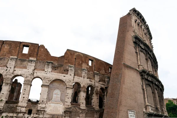 Coliseu Dia Nublado Verão Roma Itália Coliseu Anfiteatro Oval Centro — Fotografia de Stock