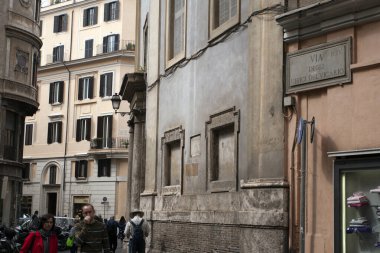 Roma, İtalya - 12 Mayıs 2010: Roma 'da bir yaz sokağı.