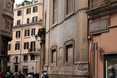 Roma, İtalya - 12 Mayıs 2010: Roma 'da bir yaz sokağı.