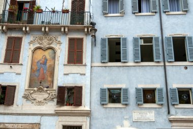 Roma 'da bir yaz günü Piazza della Rotonda' daki binalar.