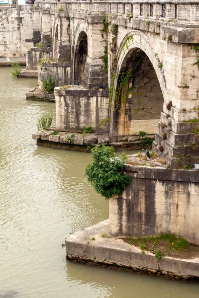 Puente San Angelo Ponte Sant Angelo Roma Día Nublado Verano —  Fotos de Stock