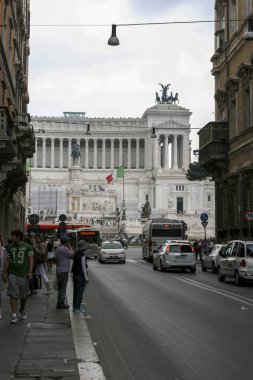 Roma, İtalya - 12 Mayıs 2010: Roma 'da bulutlu bir yaz gününde Victor Emmanuel Anıtı.
