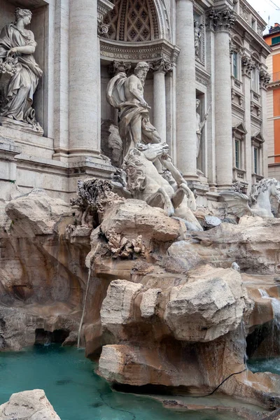 トレヴィの泉 イタリア語 Fontana Trevi イタリアの建築家ニコラ サルヴィが設計し ジュゼッペ パニーニらによって完成した ローマのトレヴィ地区の泉である — ストック写真