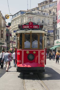 İstanbul, Türkiye - 8 Haziran 2014: İstanbul 'da Taksim-Tunel Nostaljik Tramvayı.