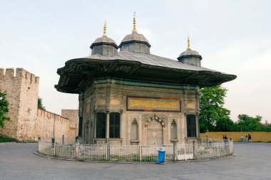 İstanbul, Türkiye - 8 Haziran 2014: İstanbul, Türkiye 'deki Topkapı İmparatorluk Kapısı.