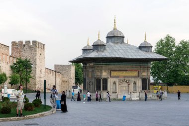 İstanbul, Türkiye - 8 Haziran 2014: İstanbul, Türkiye 'deki Topkapı İmparatorluk Kapısı.