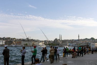 İstanbul, Türkiye - 8 Haziran 2014: İstanbul Boğazı Balıkçılar, İstanbul Boğazı.