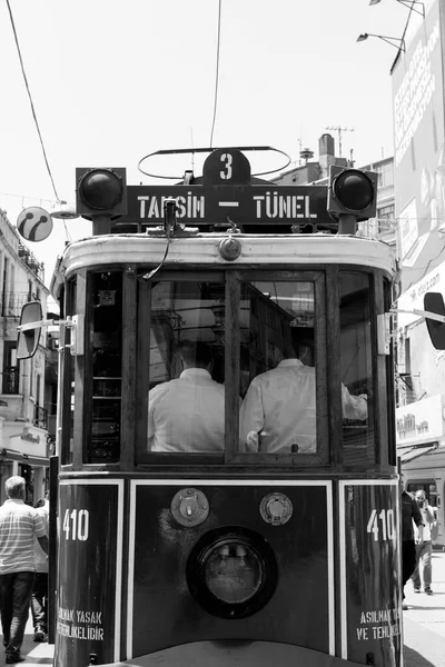 Istambul Turquia Junho 2014 Taksim Tunel Nostalgic Tramway Istambul Dia — Fotografia de Stock