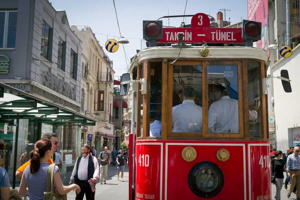 Istambul Turquia Junho 2014 Taksim Tunel Nostalgic Tramway Istambul Dia — Fotografia de Stock