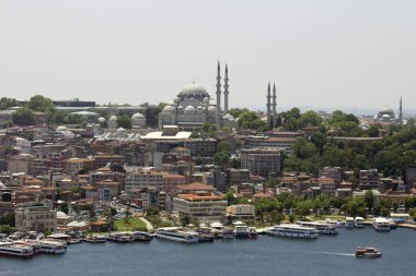 Arka planda Süleyman Camii 'nin bulunduğu Galata kulesinden İstanbul manzarası.