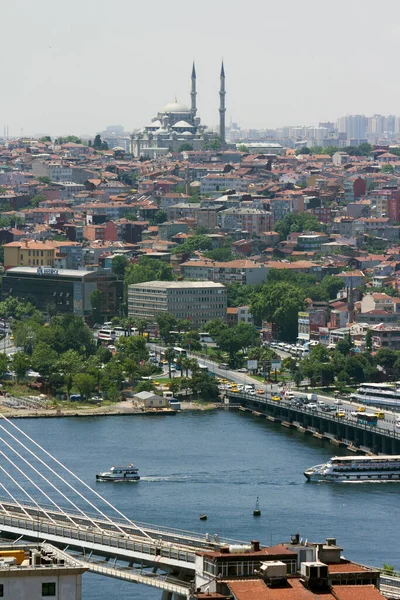 İstanbul, Türkiye - 8 Haziran 2014: Arka planda Fatih Camii olan Galata Kulesi 'nden İstanbul kentinin manzarası.