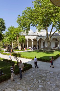 İstanbul, Türkiye - 8 Haziran 2014: İstanbul 'daki Topkapı Sarayı' nın avlusu.