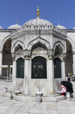 İstanbul, Türkiye - 8 Haziran 2014: Yeni Cami ilk olarak İstanbul, Türkiye 'deki Valide Sultan Camii olarak adlandırıldı.