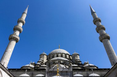 Yeni Cami başlangıçta İstanbul, Türkiye 'deki Valide Sultan Camii' ne.