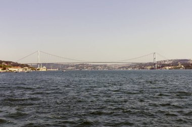 İstanbul 'daki Boğaz Köprüsü bir yaz günü.