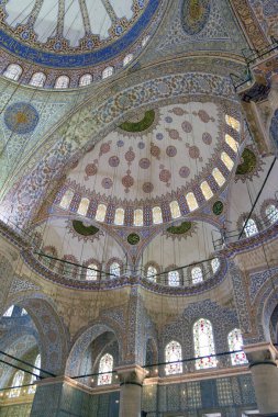 İstanbul, Türkiye 'de bulunan Mavi Cami olarak da bilinen Sultan Ahmed Camii' nin içi.