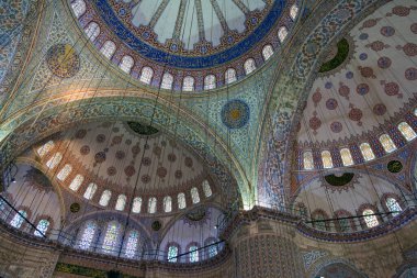 İstanbul, Türkiye 'de bulunan Mavi Cami olarak da bilinen Sultan Ahmed Camii' nin içi.