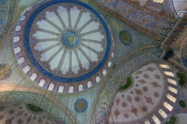 İstanbul, Türkiye 'de bulunan Mavi Cami olarak da bilinen Sultan Ahmed Camii' nin içi.