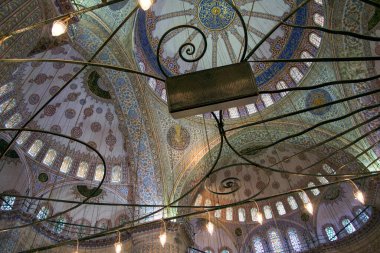 İstanbul, Türkiye 'de bulunan Mavi Cami olarak da bilinen Sultan Ahmed Camii' nin içi.