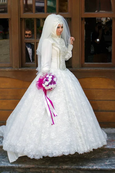 Istanbul Türkei Juni 2014 Muslimische Braut Einem Sommertag Der Ortakoy — Stockfoto
