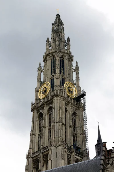 Πύργος Του Καθεδρικού Ναού Της Παναγίας Στην Αμβέρσα Μια Καλοκαιρινή — Φωτογραφία Αρχείου