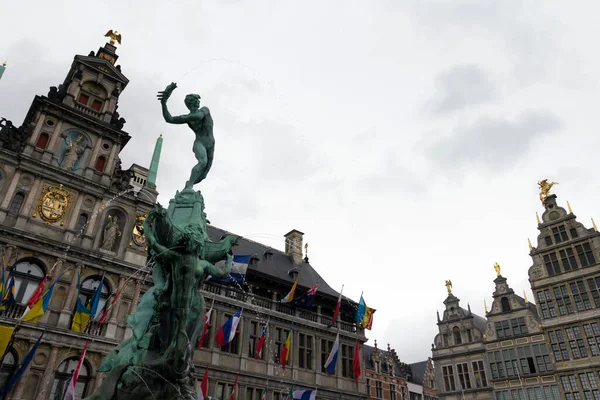 Statua Del Brabone Mano Del Gigante Con Municipio Anversa Anversa — Foto Stock