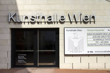 Viyana, Avusturya - 20 Nisan 2014: Viyana, Avusturya 'da Kunsthalle Wien' in Girişi.