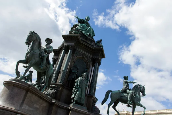 Памятник Императрице Марии Терезии Площади Марии Терезиен Вене Пасмурный День — стоковое фото
